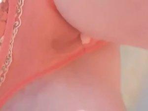 Shaved naked pussy accidentally seen on beach Picture 1