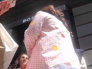Soft butt in upskirt of a lady with unique style Picture 1