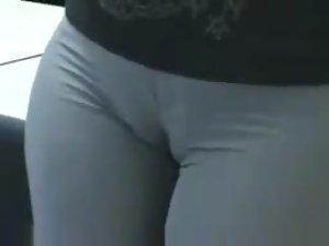 Cameltoe caught in the office Picture 5