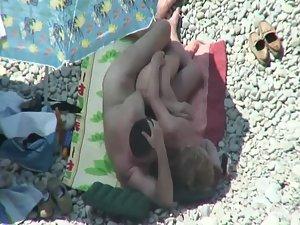 Sideways sex got caught on a beach Picture 5