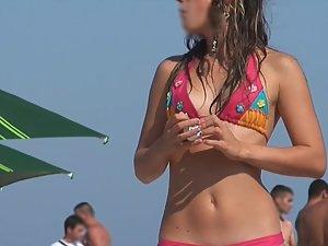Sexy girl dancing and chewing candy on beach Picture 8
