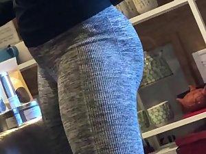 Inspecting a sporty girlfriend in the store Picture 6