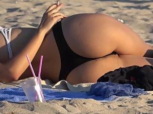 Sweet girl's anus slips out of bikini while she sunbathes Picture 2