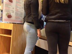 Hot asses of girls in the fast food Picture 3