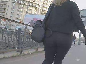 Awesome big ass in magical tights Picture 2