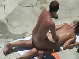 Beach massage turned into a fuck