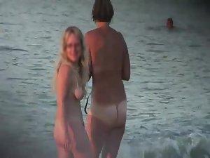 Nude photographer filmed by a voyeur Picture 8