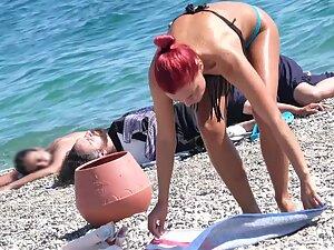 Easy to get lusty when you see her pussy on beach Picture 7