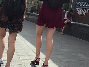 Wind shows tight ass in upskirt to the voyeur Picture 3