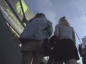 Upskirt reveals young pussy lips slip Picture 2