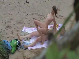 Nice foreplay and then sex on a beach Picture 3