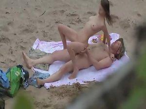 Nice foreplay and then sex on a beach Picture 4