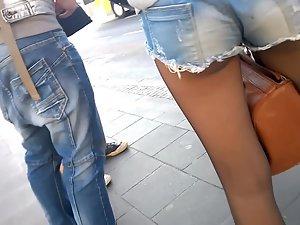 Peeping a hot schoolgirl in shorts and pantyhose Picture 3