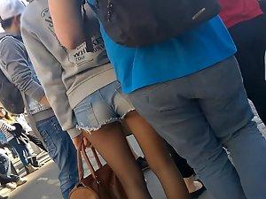 Peeping a hot schoolgirl in shorts and pantyhose Picture 7