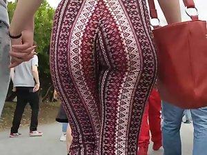 Epic ass wiggle in hypnotic leggings Picture 2