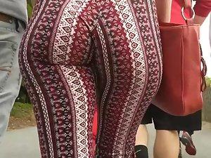 Epic ass wiggle in hypnotic leggings Picture 3