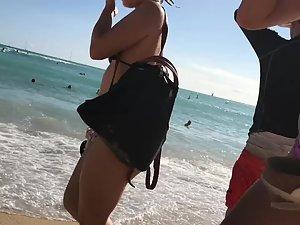 Tiniest bikini ever seen on a public beach Picture 5