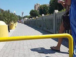 Sexy ass swaying from left to right in a bikini Picture 6