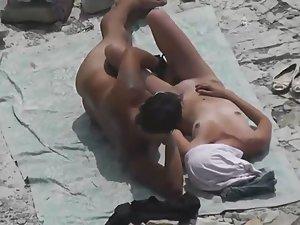 Voyeur peeps on nudists having beach sex Picture 1
