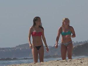 Hot teens play frisbee on the beach Picture 3