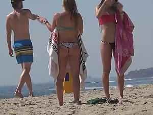 Hot teens play frisbee on the beach Picture 7