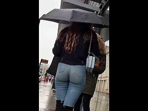 Jeans crawl up inside her perfect ass crack Picture 2