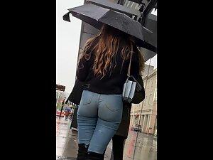 Jeans crawl up inside her perfect ass crack Picture 4