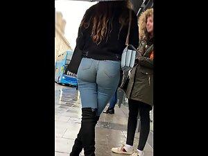 Jeans crawl up inside her perfect ass crack Picture 5