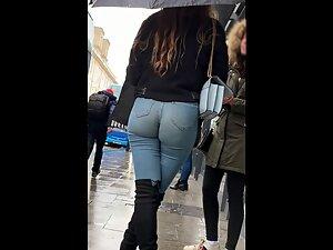 Jeans crawl up inside her perfect ass crack Picture 6