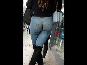 Jeans crawl up inside her perfect ass crack Picture 8