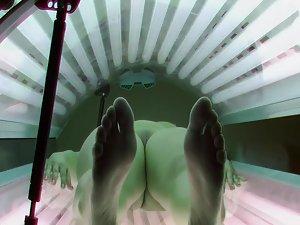 Hidden cam caught a girl in a solarium Picture 7