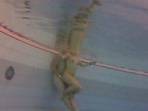 Couple trying to have sex in the pool Picture 4