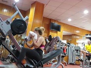 Spicy chubby girl peeped during her gym workout Picture 1