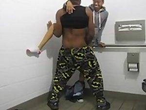 Sex in the restaurant toilet Picture 1