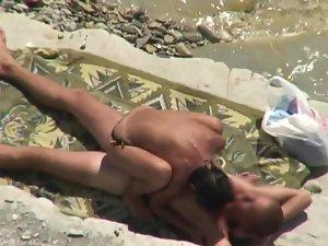 Woman initiates beach sex Picture 8