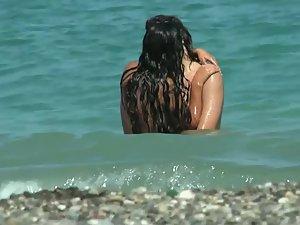 Beach love of young nudist couple Picture 1