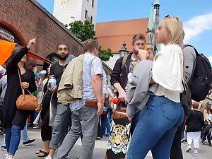 Thank the snacks for her thick curves Picture 3