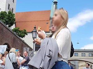 Thank the snacks for her thick curves Picture 4