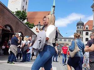 Thank the snacks for her thick curves Picture 5