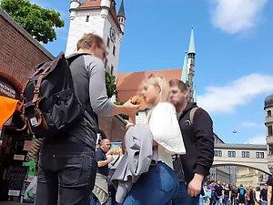 Thank the snacks for her thick curves Picture 6