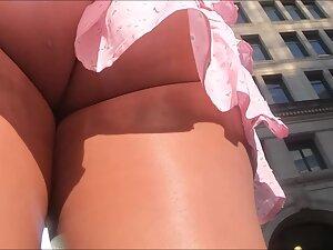 Easy to see upskirt under short pink skirt Picture 1