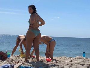 Suspicious girl with thick but firm body Picture 1