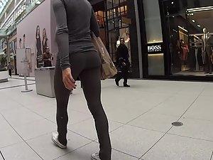 Athletic ass in front of me on moving stairs Picture 6