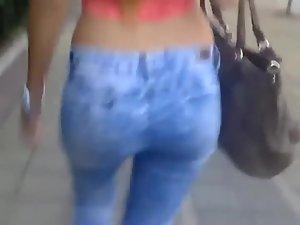 Voyeur found a perfect girl on a street Picture 6