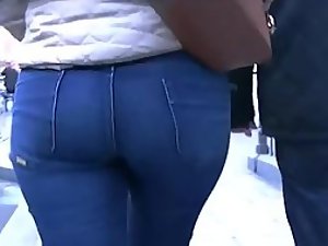 Tight ass that looks very spankable
