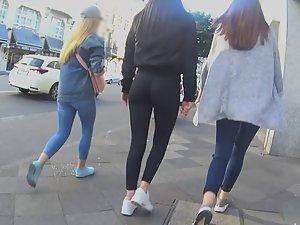 Seductive teen girl walks like a boss Picture 5