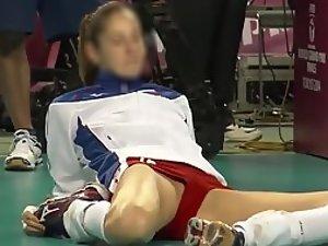 Pro sport babe stretches on the floor Picture 1