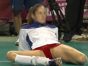 Pro sport babe stretches on the floor Picture 3