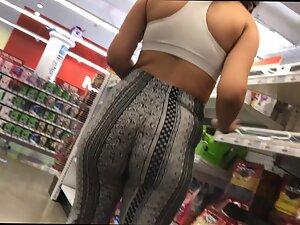 Big soft booty in very sexy leggings Picture 1