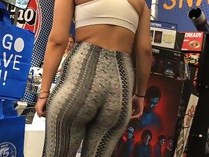 Big soft booty in very sexy leggings Picture 7